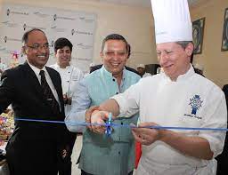 Chef Matthew Hodgett, LCB London inaugurated the pastry demonstration.