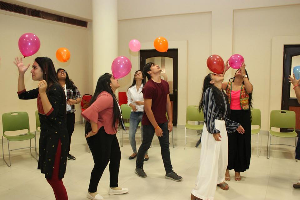 Creative Dance Movement Therapy Workshop for Students of Humanities and Social Sciences(Virtual Resources for Individualized Development and Holistic Educational Endeavour)