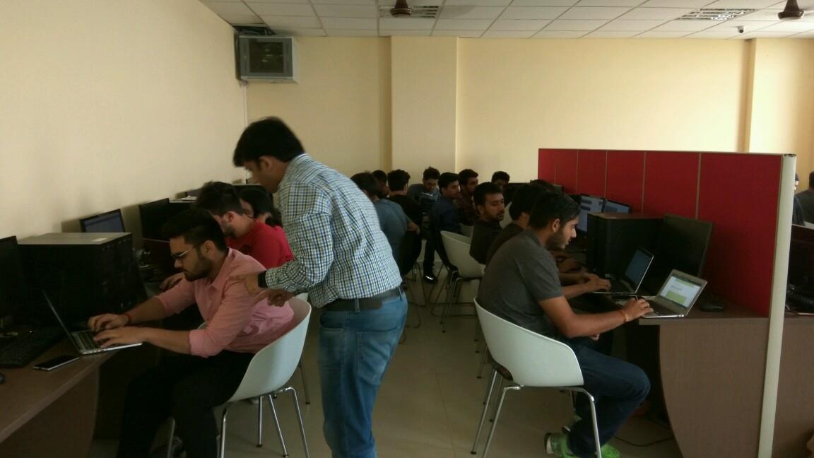 IBM Experts Train Faculty Members on Business Analytics and Cloud Computing